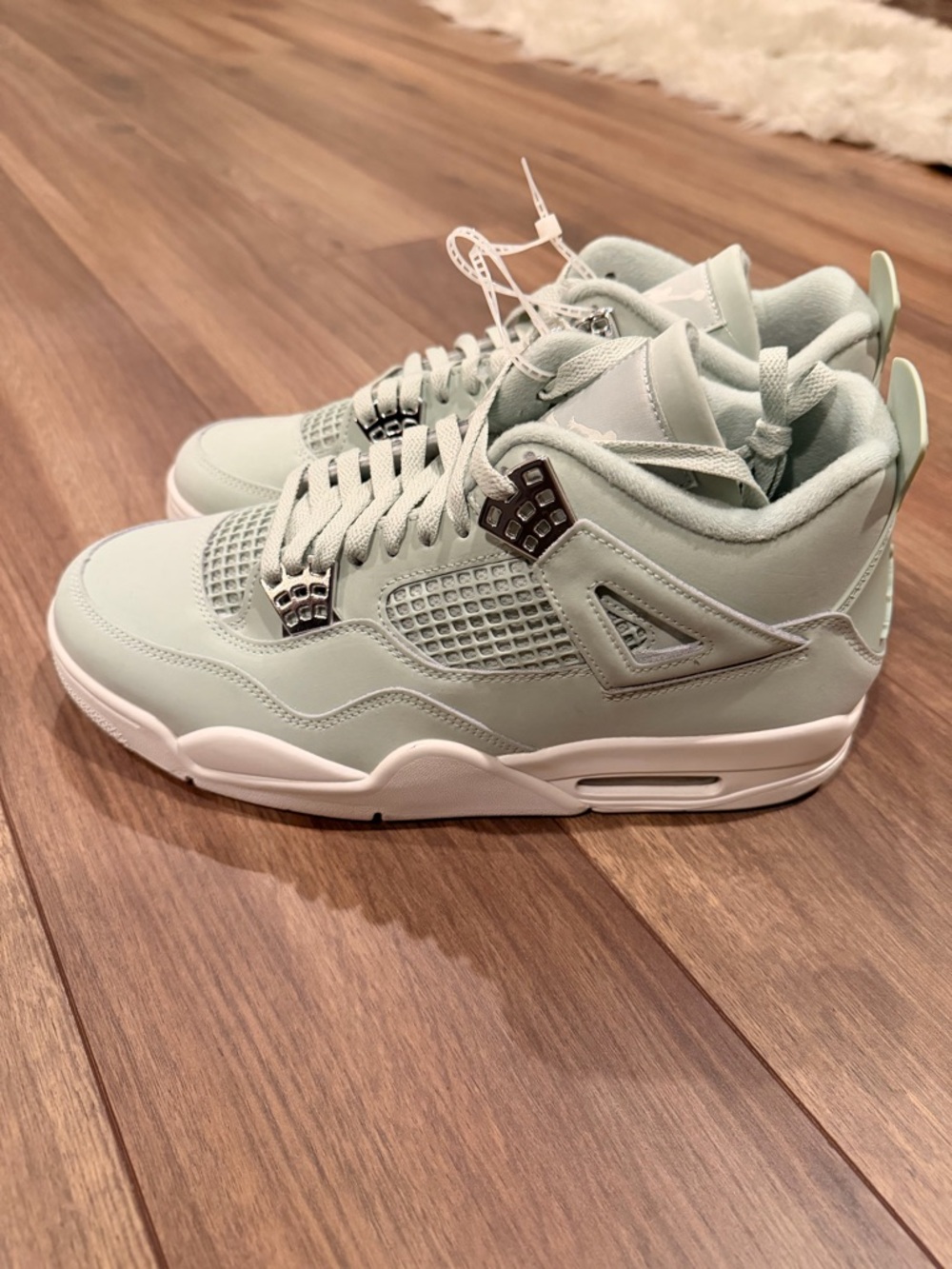Women’s 11.5/Mens 10 Air Jordan 4 Seafoam - NEW WITHOUT BOX